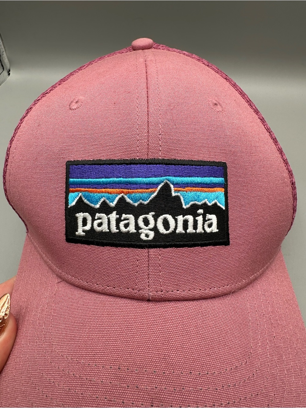 Patagonia P-6 Logo Trucker Hat Unisex OSFA Pink Mesh - Picture 10 of 10